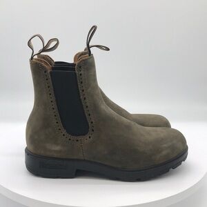 Blundstone unisex Olive Chelsea Boots size 6 mens 8 womens US